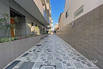 敷地内駐車場（屋内平面式）への通路