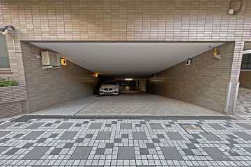 駐車場の出入り口（リングシャッター式）