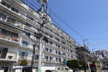 秀和第二南平台レジデンスの外観（南側から）