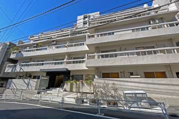 渋谷アジアマンションの外観（南東側から）