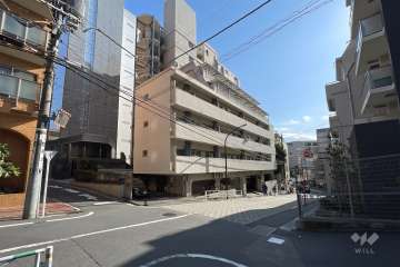 敷地北側と西側の前面道路（北西側から）