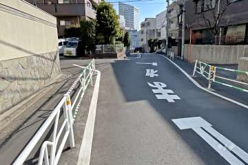 敷地東側の前面道路