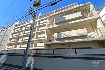 南平台アジアマンションの外観（東側から）