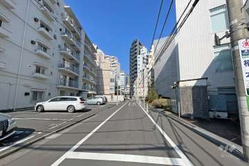 敷地北東側の前面道路