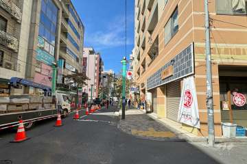 敷地南西側の前面道路（南東側から）