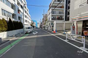 敷地北側の前面道路