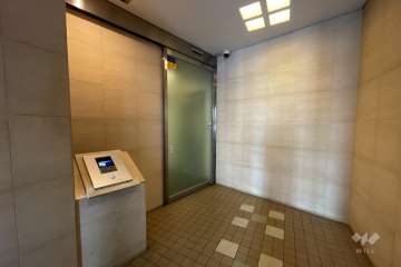 エントランス内はオートロック付きです。