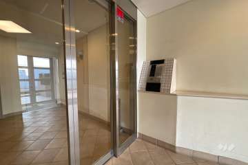 エントランスはオートロック付きです。