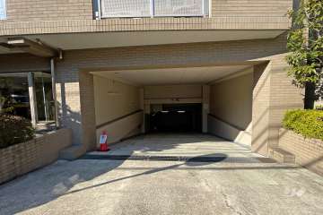 駐車場の出入り口