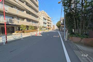敷地南側の前面道路