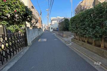 敷地北側の前面道路