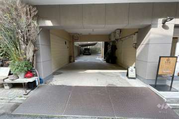 駐車場の出入り口