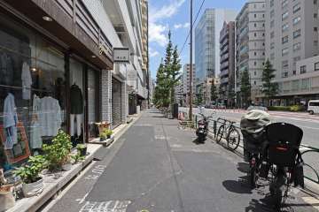 敷地南側前面道路（東側から）は都道416号（古川橋二子玉川線）です。