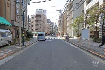 敷地南側の前面道路（東側から）