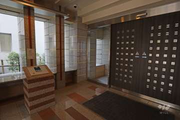 エントランスはオートロック付きです。