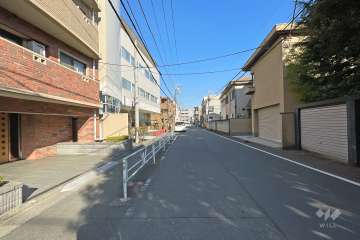 敷地南側の前面道路
