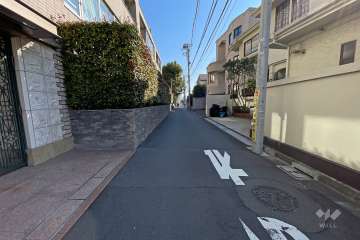 敷地南側の前面道路