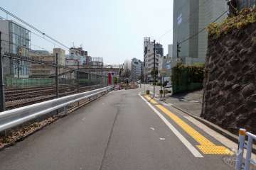 敷地北東側の前面道路　