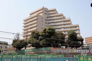 代官山マンションの外観(東側から)