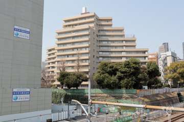 代官山マンションの外観(西側から)