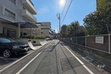 敷地北西側の前面道路