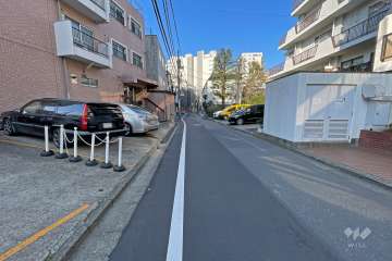 敷地北側の前面道路