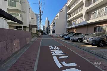 敷地東側の前面道路