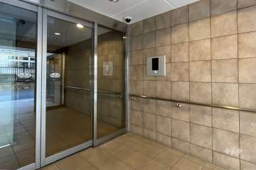 エントランスはオートロック付きです。