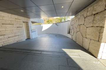 駐車場出入り口