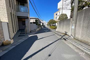 敷地北西側の前面道路