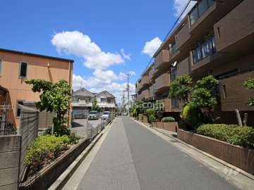 敷地南西側の前面道路