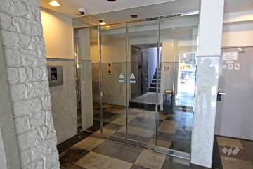 エントランスはオートロック付きです。