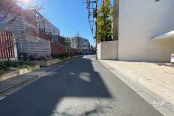 敷地東側の前面道路