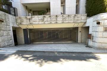 駐車場の出入り口（リングシャッター付き）