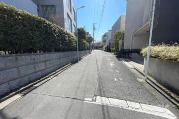 敷地南東側の前面道路