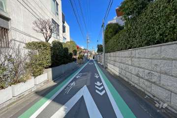 敷地北西側の前面道路