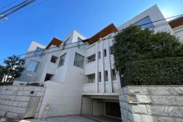 グランドヒルズ代々木上原の外観（北西側から）