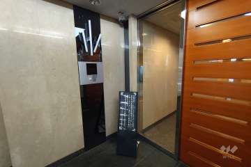 エントランスはオートロック付きです。