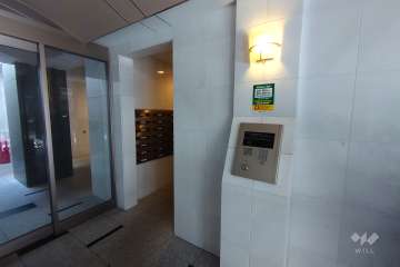 エントランスはオートロック付きです。