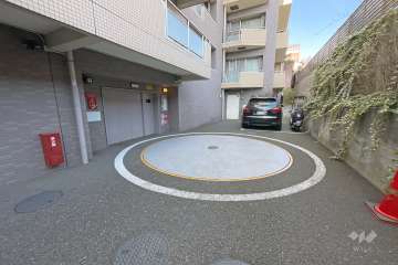 敷地内駐車場（屋内機械式）