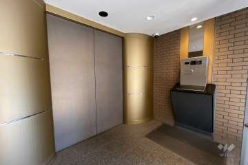 エントランス内はオートロックです。