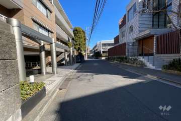 敷地東側の前面道路