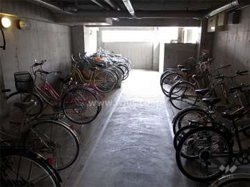 エントランス横にある駐輪場（屋内）
