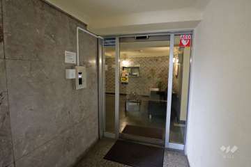 エントランスはオートロック付きです。