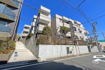 スカーラ代々木上原の外観（南西側から）