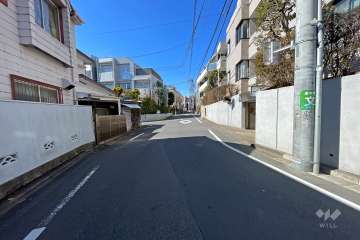 敷地南側の前面道路