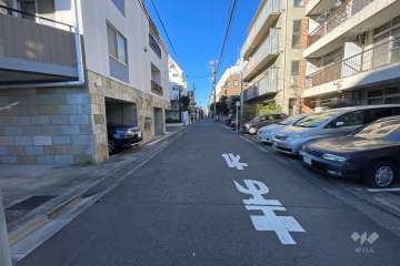 敷地北側の前面道路（東側から）