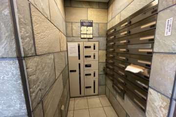 宅配ボックスと集合ポスト