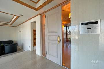 エントランスはオートロック付きです。