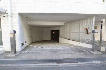 駐車場の出入り口　